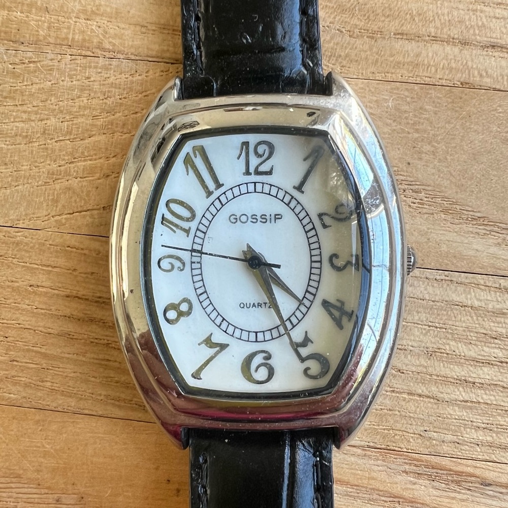 Gossip ladies silver tone Italian black leather dress watch NEW BATTERY